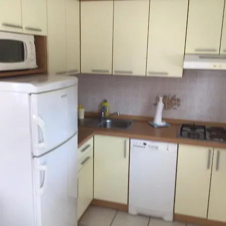 P&l - 25m From Beach Apartment