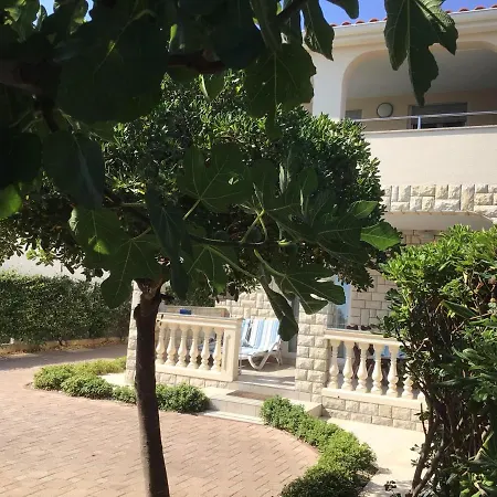 Apartment P&l - 25m From Beach