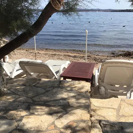 P&l - 25m From Beach Apartman *